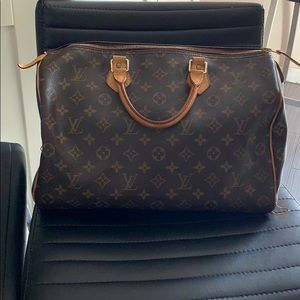 Authentic Louis Vuitton Speedy Bag 35 .